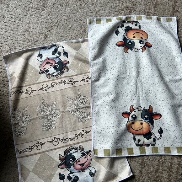 NWOT’s Cow Print Kitchen Towels - Set of 2 - Picture 2 of 3